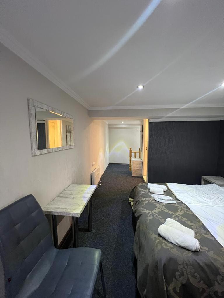 טביליסי Elno Hotel חדר תמונה