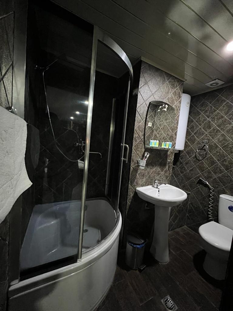 טביליסי Elno Hotel חדר תמונה